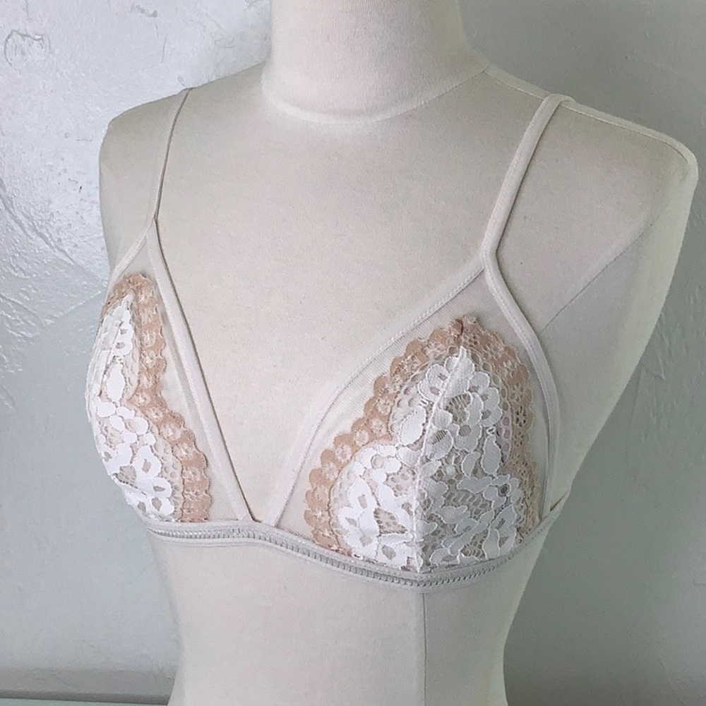 Victoria’s Secret unlined non wired lace sheer bralette size medium EUC